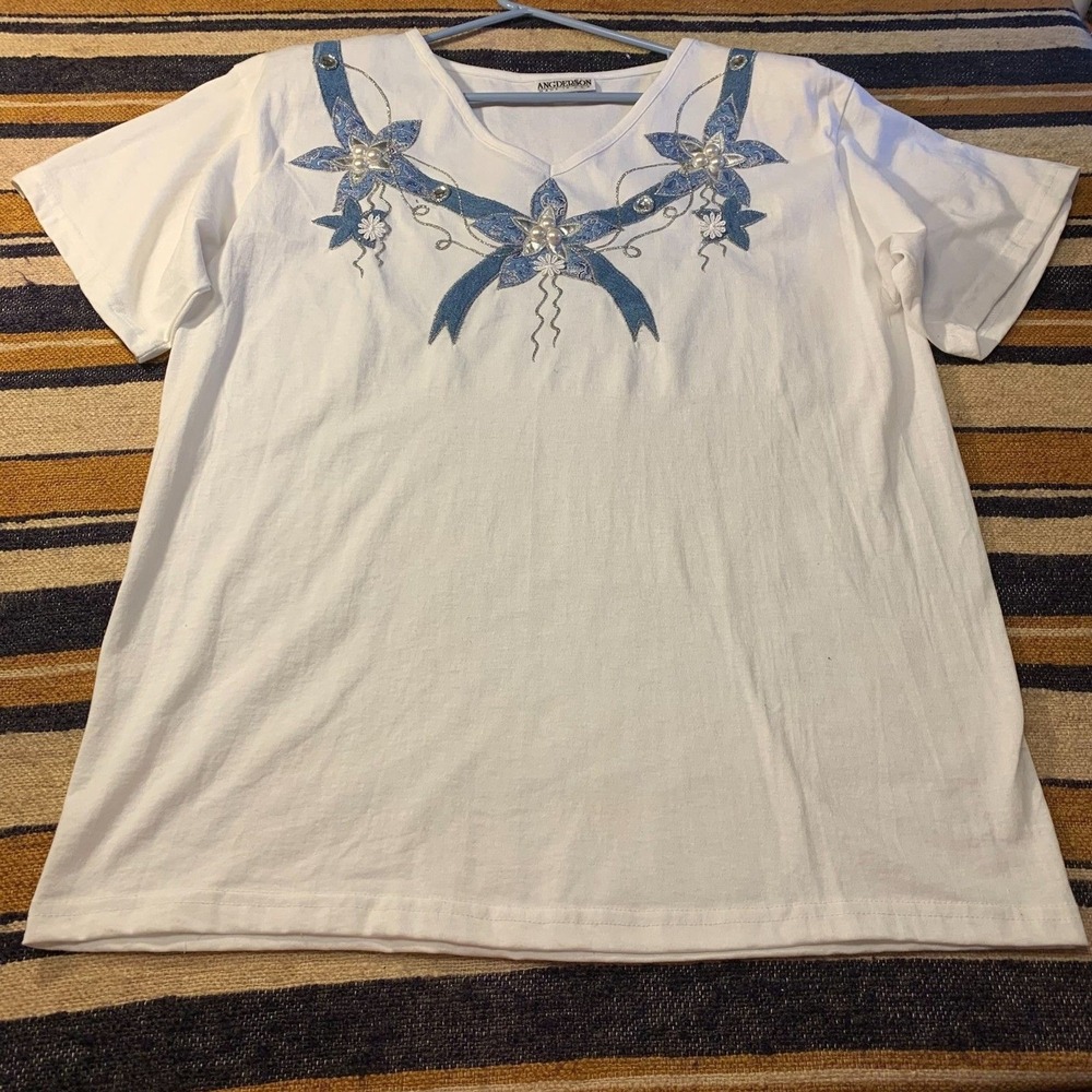 VTG 90s T-Shirt Women's White Short Sleeve V-Neck  Embellished Top XL Blue Mom